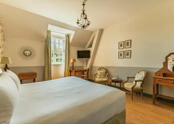 Le Château D'Etoges - Les Collectionneurs